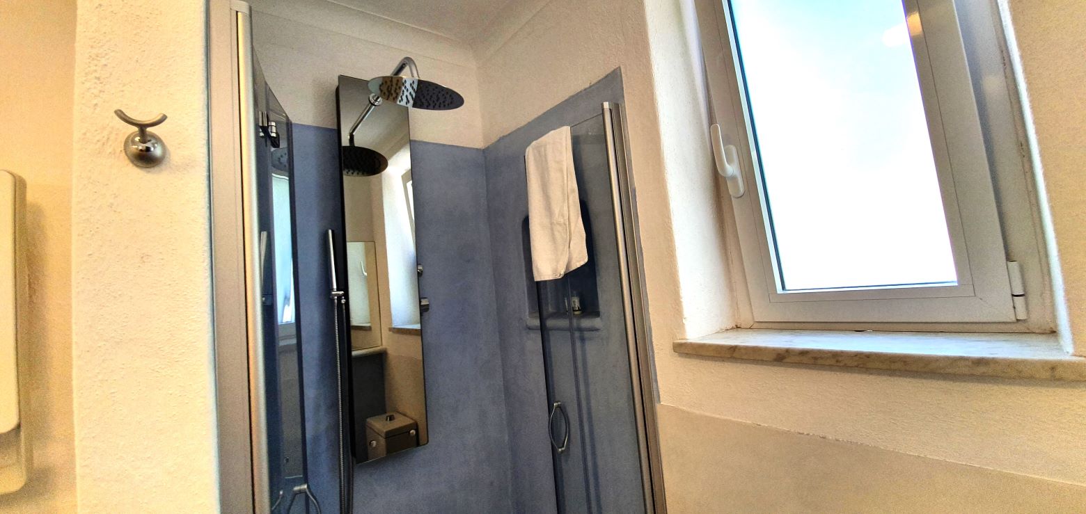 ravino, Ischia, Villa, badezimmer, dusche, meerblick