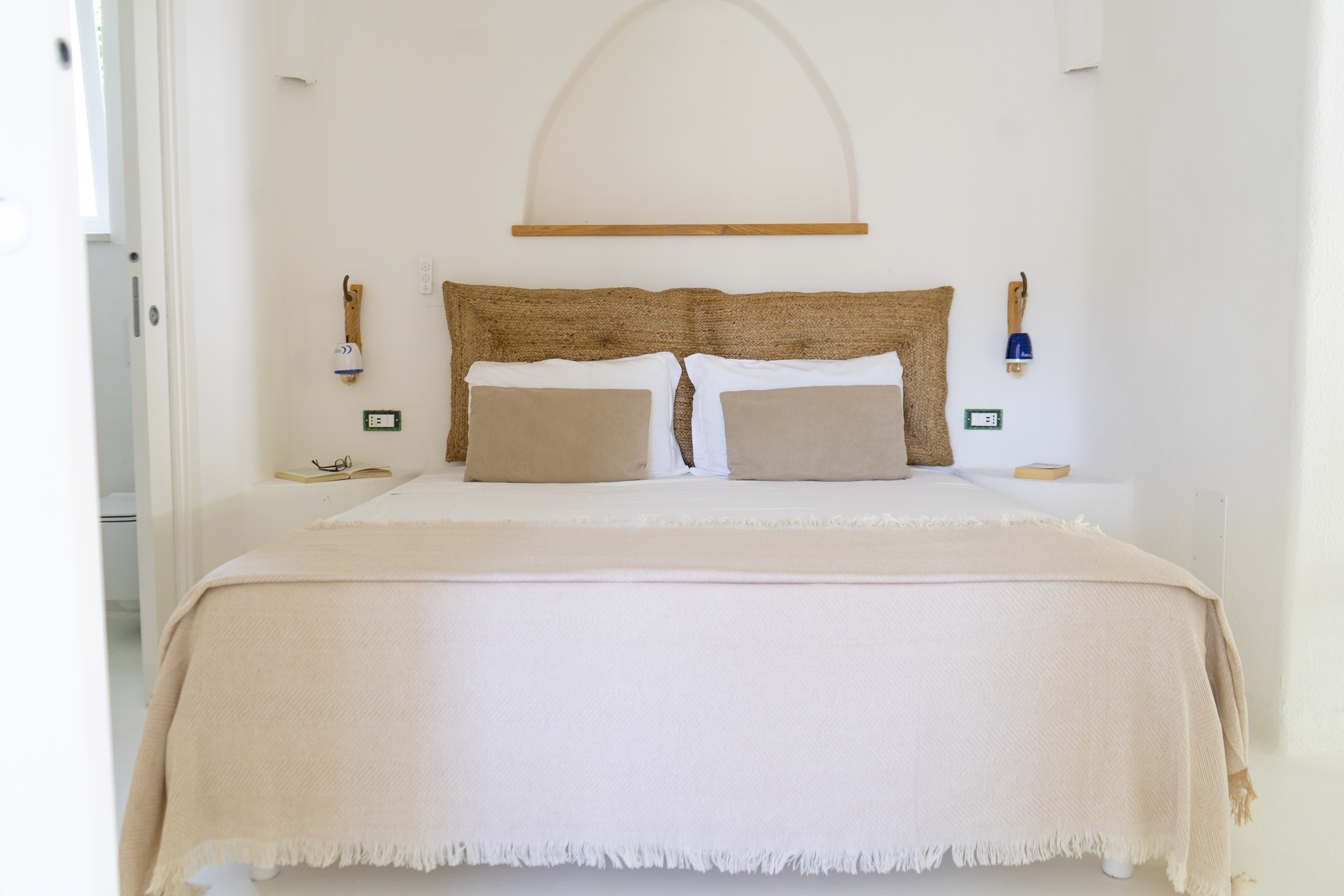 renovated apartment,sea view, balcony, two bathrooms 